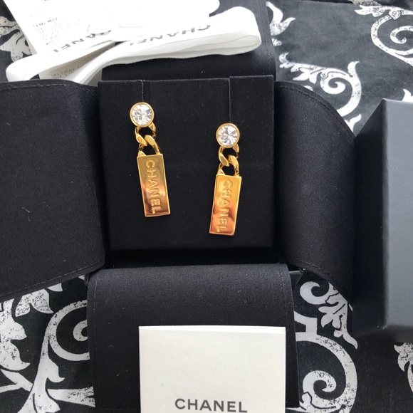 ❌SOLD❌ CHANEL Shiney Gold Logo earrings w/Crystal - Picture 13 of 15